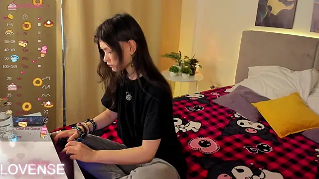 Emily Strikeee online show from February 8, 2026, 9:51 am