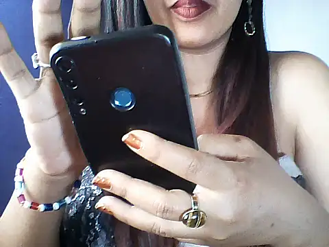 layanah12 online show from March 7, 2026, 12:54 pm