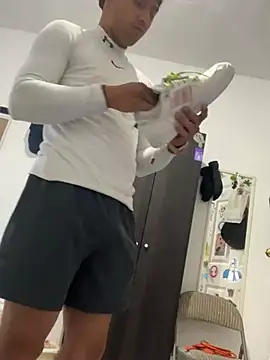 Snapshot of Hxnsovrgon chatting on February 20, 2025, 12:19 am Hxnsovrgon online show from February 20, 2025, 12:19 am