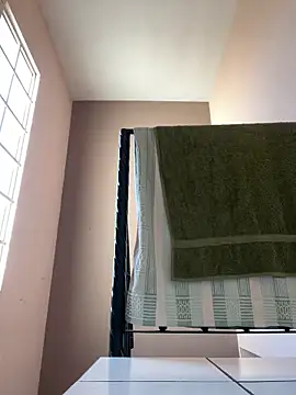 Snapshot of Hxnsovrgon chatting on February 24, 2025, 3:42 pm Hxnsovrgon online show from February 24, 2025, 3:42 pm