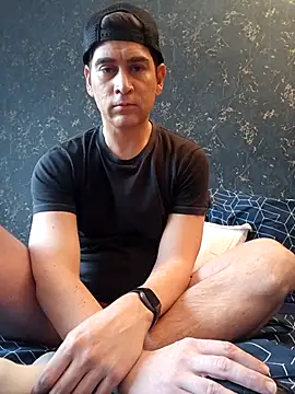 Snapshot of ElyasMatt chatting on February 13, 2026, 3:01 pm ElyasMatt online show from February 13, 2026, 3:01 pm