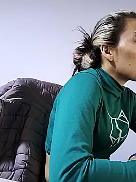 Snapshot of Tefannyy_ chatting on December 16, 2025, 3:38 pm Tefannyy online show from December 16, 2025, 3:38 pm