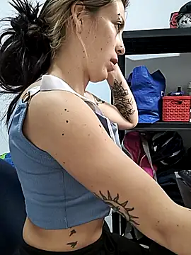 Snapshot of Tefannyy_ chatting on September 23, 2025, 3:30 pm Tefannyy online show from September 23, 2025, 3:30 pm