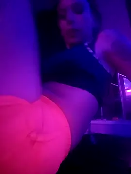 Snapshot of Tefannyy_ chatting on March 14, 2025, 12:32 am Tefannyy online show from March 14, 2025, 12:32 am