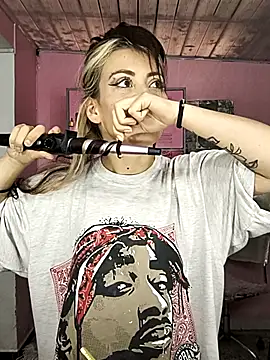 Snapshot of Tefannyy_ chatting on September 24, 2025, 4:02 pm Tefannyy online show from September 24, 2025, 4:02 pm