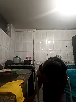 Snapshot of Tefannyy_ chatting on February 28, 2025, 12:32 am Tefannyy online show from February 28, 2025, 12:32 am