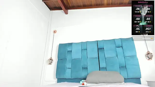 mia  fernandez online show from November 23, 2025, 7:13 pm