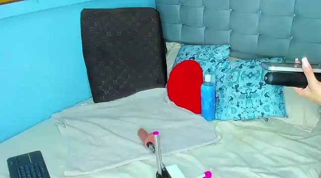 Snapshot of Selenakyle92_ chatting on February 3, 2025, 11:47 pm Selenakyle92 online show from February 3, 2025, 11:47 pm