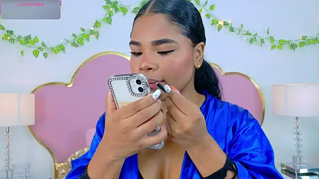 NahiaraReina online show from October 28, 2025, 12:59 pm