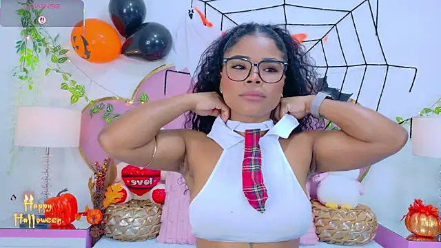 NahiaraReina online show from October 31, 2025, 1:08 pm