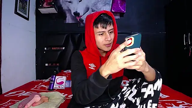 Snapshot of The__Rodriguez chatting on February 14, 2025, 12:30 am The Rodriguez online show from February 14, 2025, 12:30 am