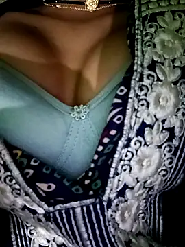 Snapshot of riteshika chatting on December 22, 2024, 10:17 am riteshika online show from December 22, 2024, 10:17 am