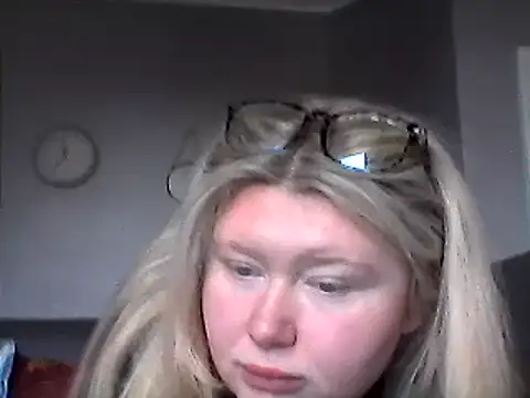 Snapshot of lilah-xo chatting on February 23, 2025, 10:39 am lilah-xo online show from February 23, 2025, 10:39 am