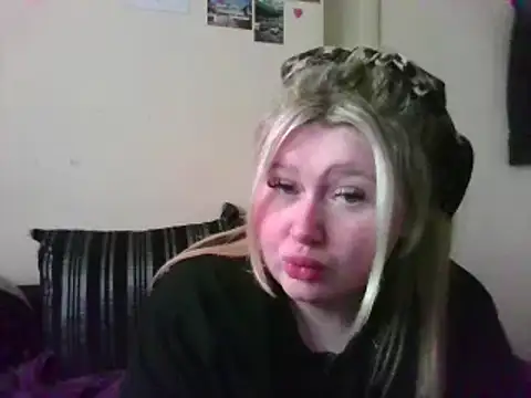 Snapshot of lilah-xo chatting on March 4, 2025, 4:41 pm lilah-xo online show from March 4, 2025, 4:41 pm