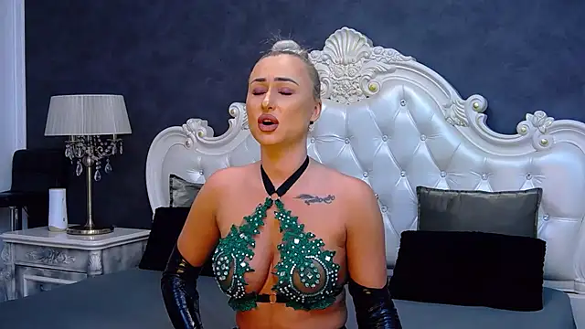 Snapshot of Ema_Boom chatting on January 13, 2025, 5:55 am Ema Boom online show from January 13, 2025, 5:55 am