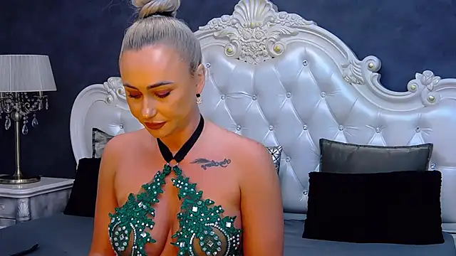 Snapshot of Ema_Boom chatting on January 13, 2025, 8:58 am Ema Boom online show from January 13, 2025, 8:58 am