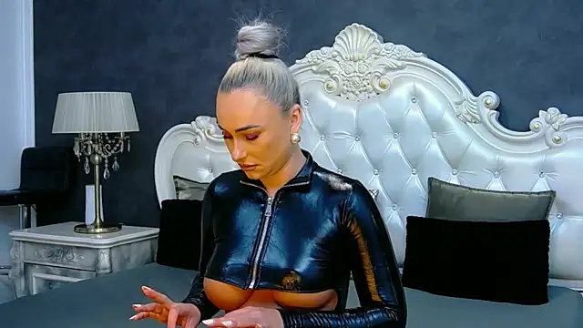 Snapshot of Ema_Boom chatting on January 30, 2025, 7:18 am Ema Boom online show from January 30, 2025, 7:18 am