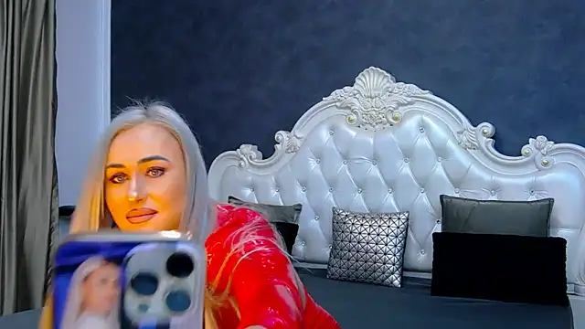 Snapshot of Ema_Boom chatting on December 24, 2024, 4:55 am Ema Boom online show from December 24, 2024, 4:55 am