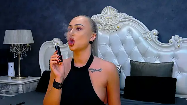 Snapshot of Ema_Boom chatting on December 27, 2024, 11:17 am Ema Boom online show from December 27, 2024, 11:17 am