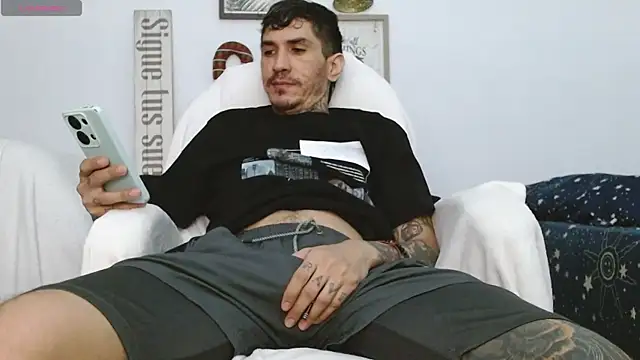 Snapshot of IaDoherty chatting on December 3, 2025, 5:19 am IaDoherty online show from December 3, 2025, 5:19 am