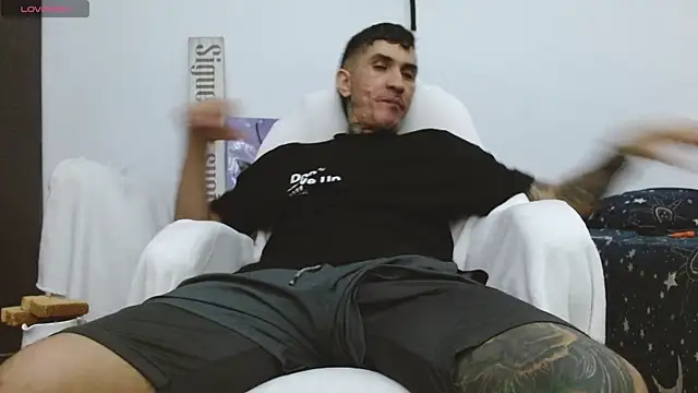 Snapshot of IaDoherty chatting on November 20, 2025, 3:29 am IaDoherty online show from November 20, 2025, 3:29 am