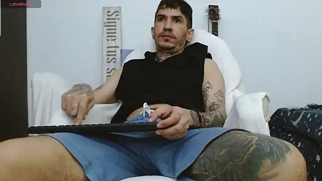 Snapshot of IaDoherty chatting on December 1, 2025, 5:03 pm IaDoherty online show from December 1, 2025, 5:03 pm