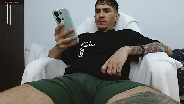 Snapshot of IaDoherty chatting on November 22, 2025, 8:35 am IaDoherty online show from November 22, 2025, 8:35 am