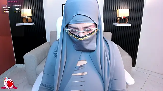 Snapshot of cloe_sirena chatting on October 16, 2025, 1:52 pm cloe sirena online show from October 16, 2025, 1:52 pm