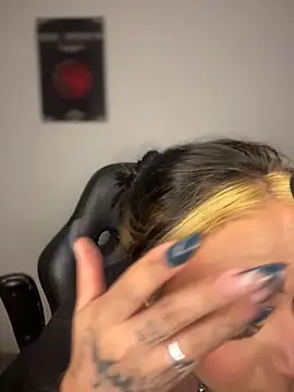 AnnikaMerliahh  online show from October 31, 2025, 4:09 am