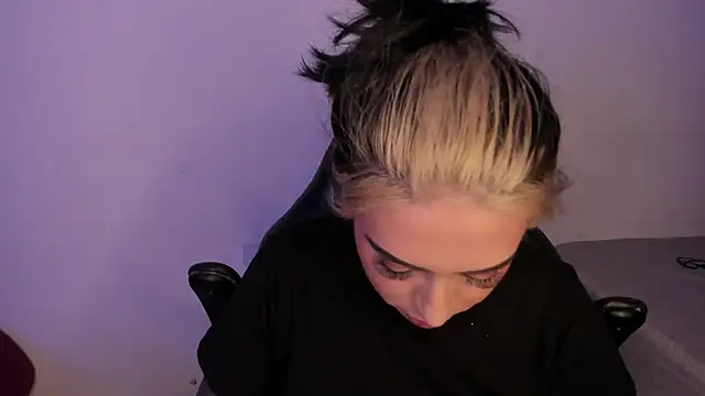 AnnikaMerliahh  online show from November 8, 2025, 9:51 pm