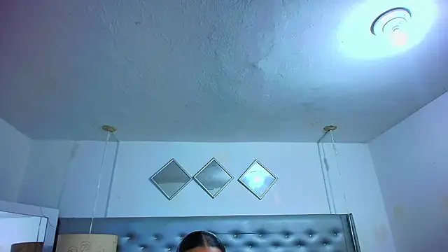 EileenBenzon online show from March 31, 2026, 5:42 am