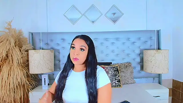 EileenBenzon online show from October 11, 2025, 9:05 pm