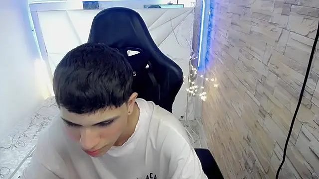 Snapshot of Brayan_lopezz chatting on December 5, 2024, 2:39 pm Brayan lopezz online show from December 5, 2024, 2:39 pm