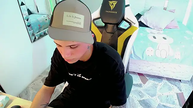 Snapshot of Brayan_lopezz chatting on January 27, 2025, 6:41 pm Brayan lopezz online show from January 27, 2025, 6:41 pm