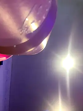 Snapshot of BlueIceCube chatting on October 4, 2025, 9:33 am BlueIceCube online show from October 4, 2025, 9:33 am