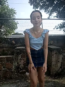 sweet outdoor charm online show from December 18, 2025, 2:10 pm