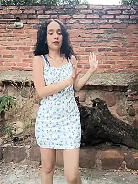 sweet outdoor charm online show from March 25, 2026, 7:57 pm