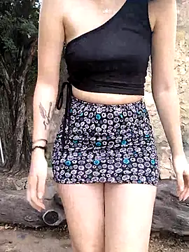 sweet outdoor charm online show from September 12, 2025, 7:24 pm