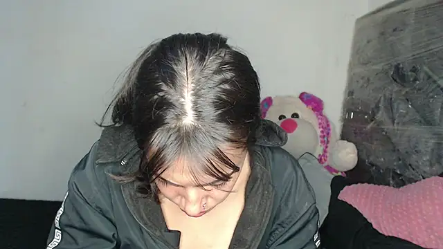 Snapshot of skinny_sweet2411 chatting on March 5, 2026, 12:57 pm skinny sweet2411 online show from March 5, 2026, 12:57 pm