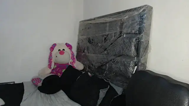 skinny sweet2411 online show from February 21, 2026, 7:38 pm