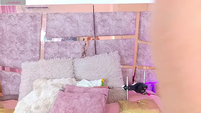 Snapshot of Dakota-Bruce chatting on November 12, 2025, 2:43 pm Dakota-Bruce online show from November 12, 2025, 2:43 pm