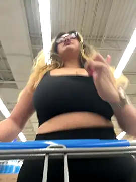 Snapshot of SultryCurves chatting on December 16, 2025, 8:24 pm SultryCurves online show from December 16, 2025, 8:24 pm