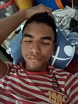 Reynold2608 online show from November 23, 2025, 7:57 pm