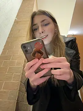 Snapshot of Sunny___Bunny chatting on January 9, 2026, 12:01 pm Sunny Bunny online show from January 9, 2026, 12:01 pm