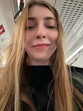 Snapshot of Sunny___Bunny chatting on December 4, 2025, 9:52 am Sunny Bunny online show from December 4, 2025, 9:52 am