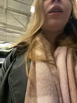 Snapshot of Sunny___Bunny chatting on November 16, 2025, 6:40 am Sunny Bunny online show from November 16, 2025, 6:40 am