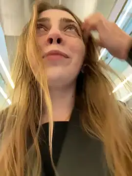 Snapshot of Sunny___Bunny chatting on December 19, 2025, 12:07 pm Sunny Bunny online show from December 19, 2025, 12:07 pm