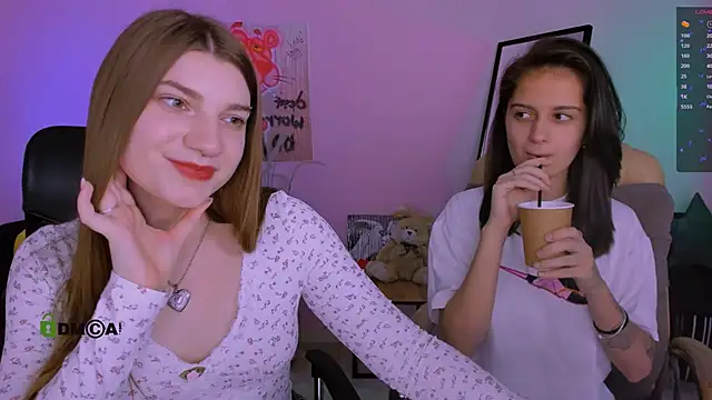 Snapshot of pure_radiance1 chatting on October 6, 2025, 12:39 pm pure radiance1 online show from October 6, 2025, 12:39 pm