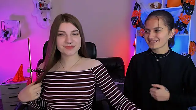 Snapshot of pure_radiance1 chatting on November 3, 2025, 10:08 am pure radiance1 online show from November 3, 2025, 10:08 am