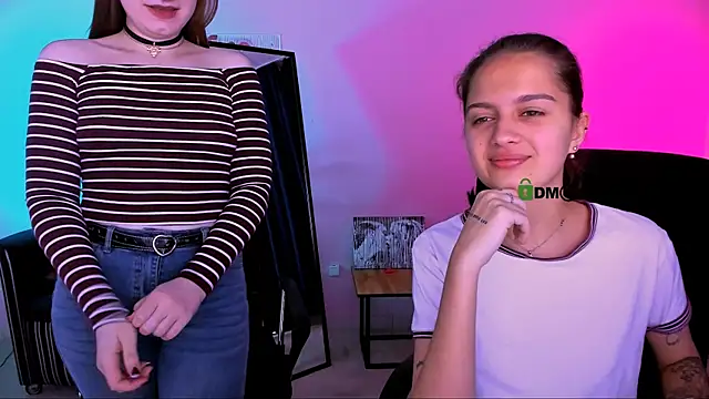 Snapshot of pure_radiance1 chatting on October 17, 2025, 5:55 am pure radiance1 online show from October 17, 2025, 5:55 am